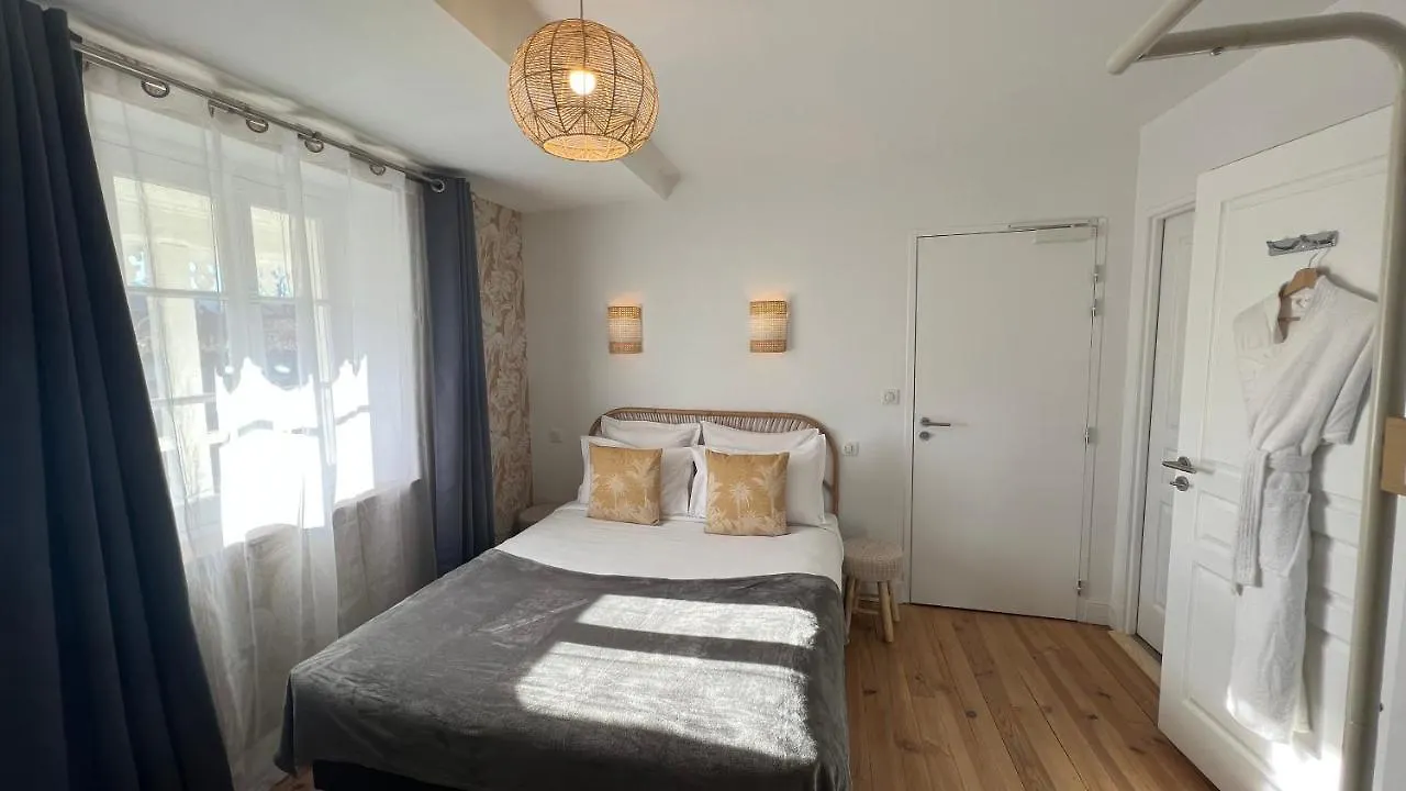 Jardin Bleu - Chambres D'Hotes Saint-Girons  Guest house